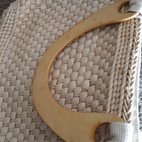 Wicker Floral Embroidered Wood Handle Vintage Bag - Picture 16 of 17